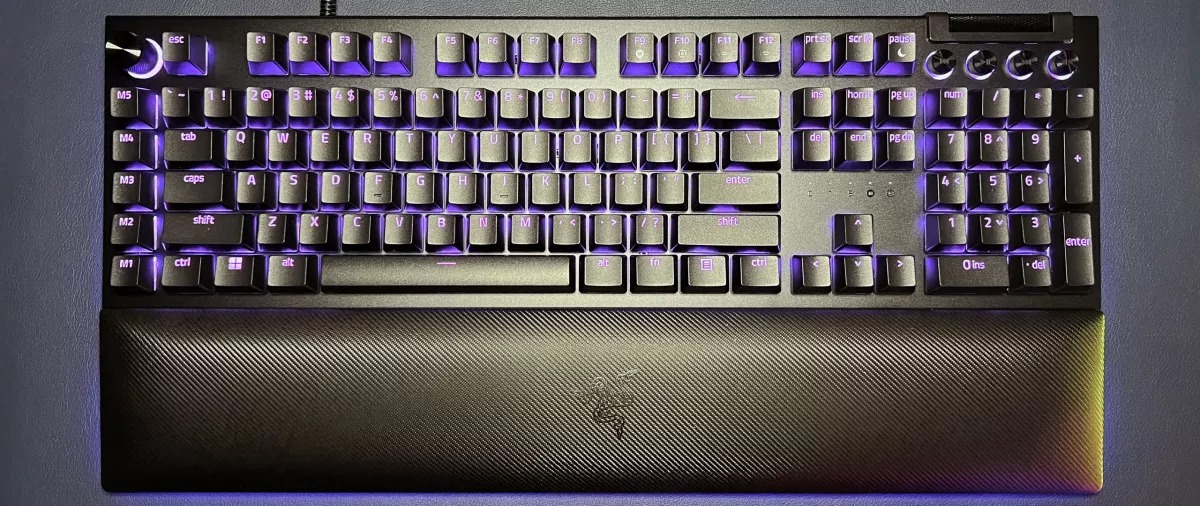 Огляд Razer BlackWidow V4 Pro
